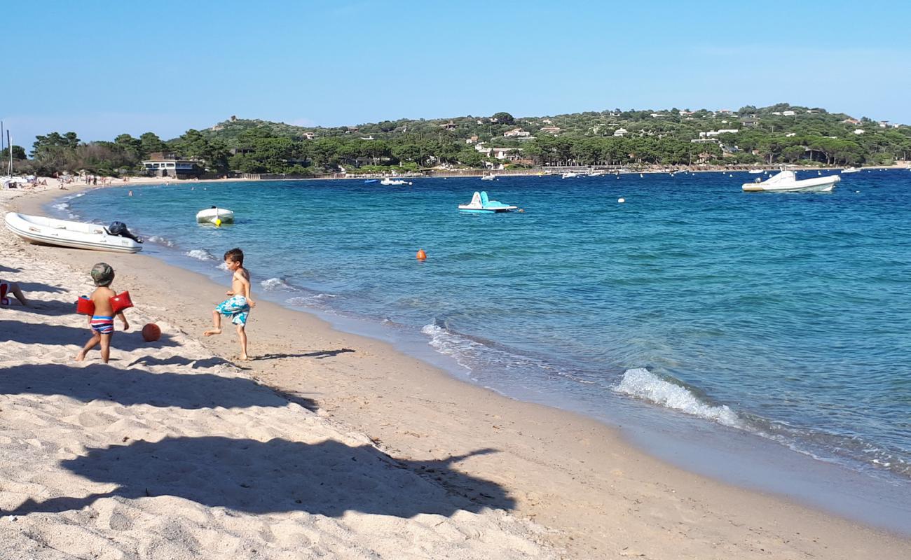 Plage de Cala Rossa II'in fotoğrafı parlak ince kum yüzey ile