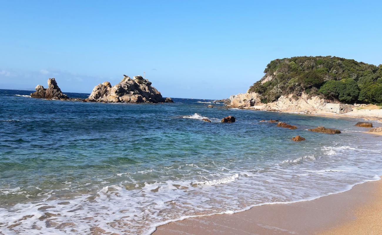 Plage de Cala Sciumara'in fotoğrafı parlak kum yüzey ile