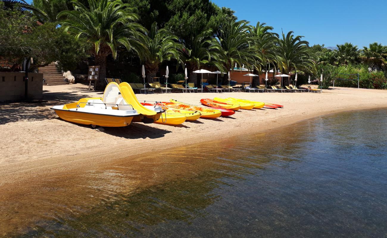 Port de Figari'in fotoğrafı açık bej kum yüzey ile