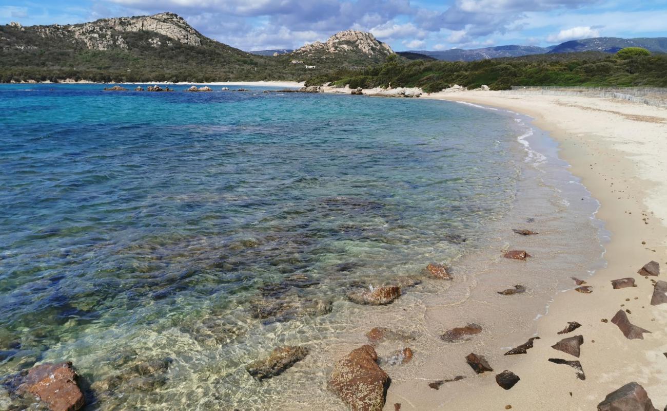 Chevanu beach II'in fotoğrafı parlak kum ve kayalar yüzey ile