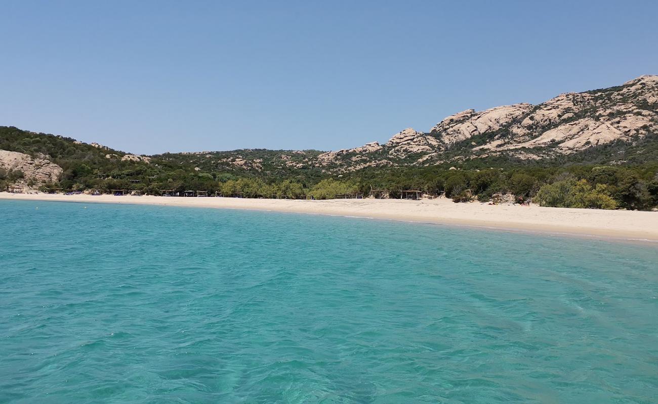 Erbaju beach'in fotoğrafı parlak ince kum yüzey ile