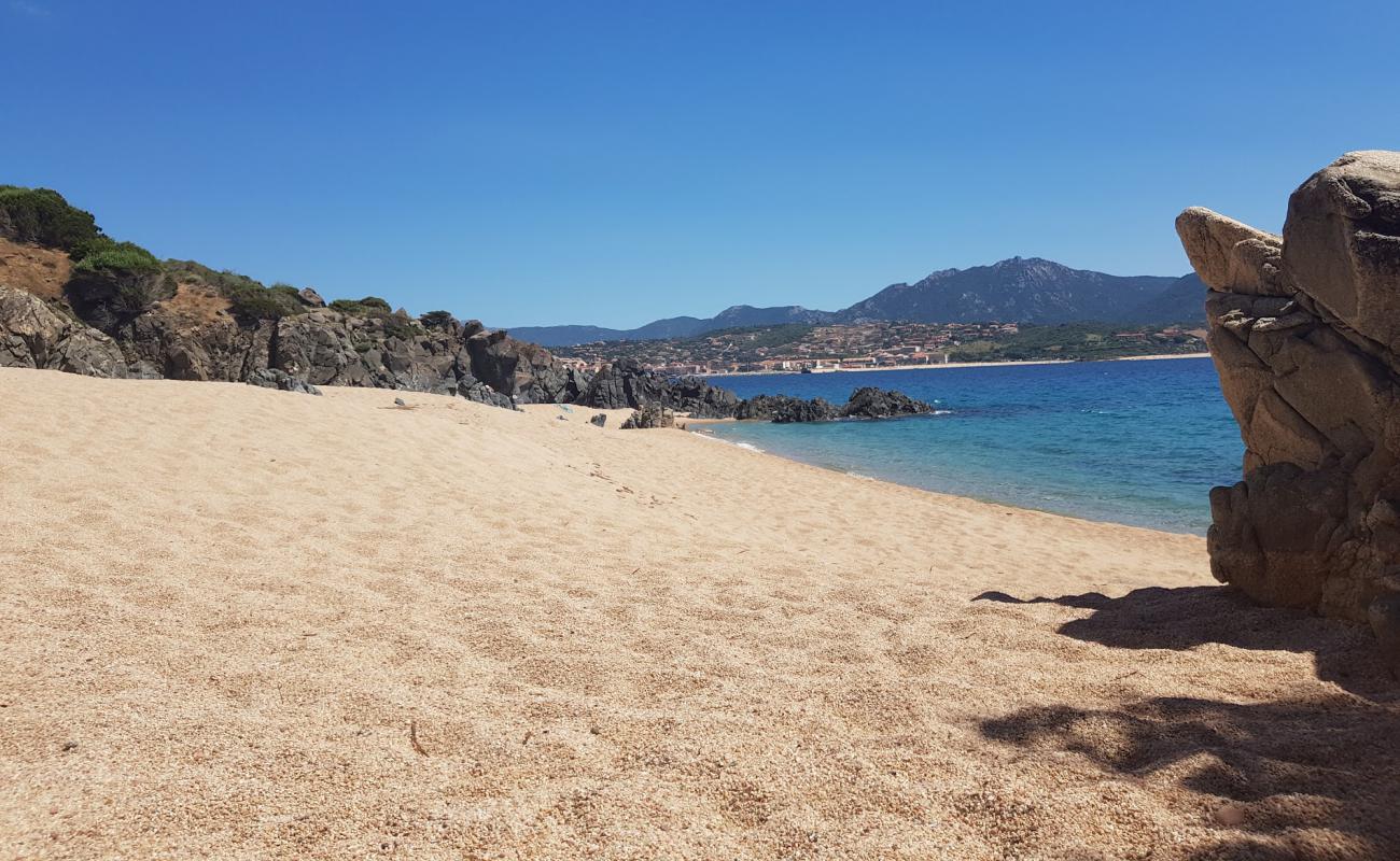 Plage de la Calanca'in fotoğrafı parlak kum yüzey ile