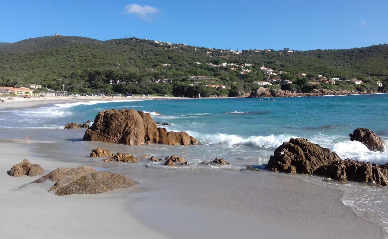 Ruppione beach'in fotoğrafı parlak ince kum yüzey ile