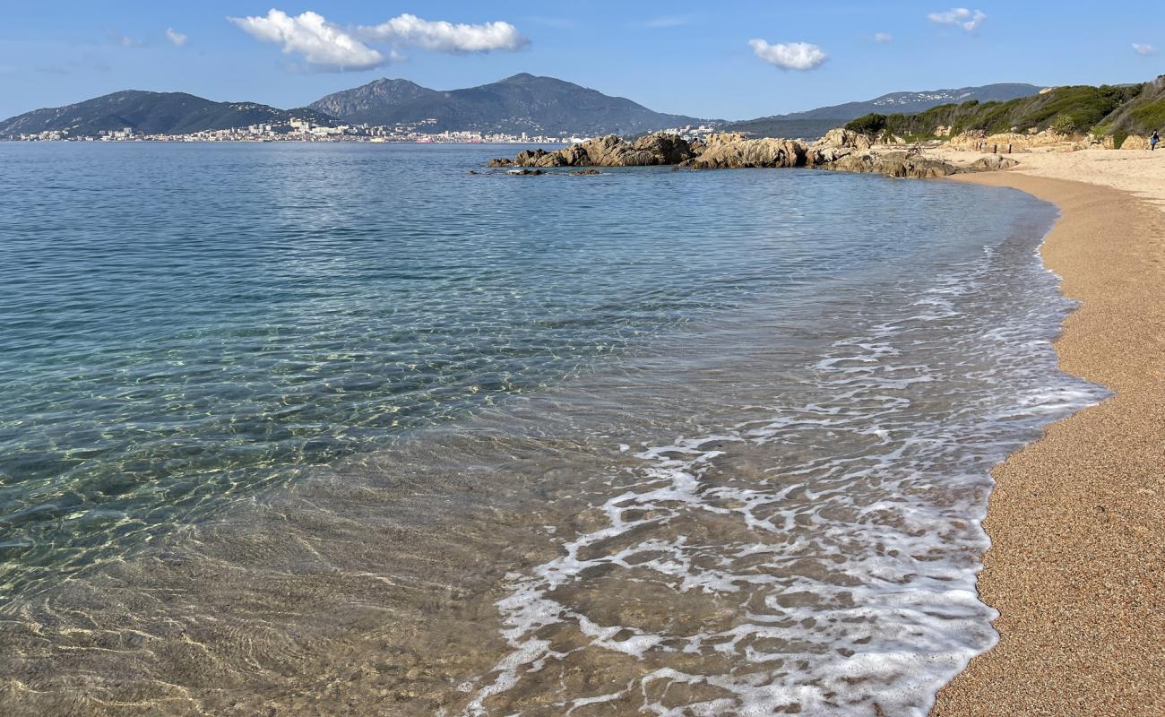 Capitello beach'in fotoğrafı parlak ince kum yüzey ile