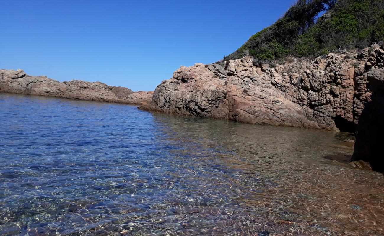 La Liccia beach'in fotoğrafı kayalık arazi yüzey ile