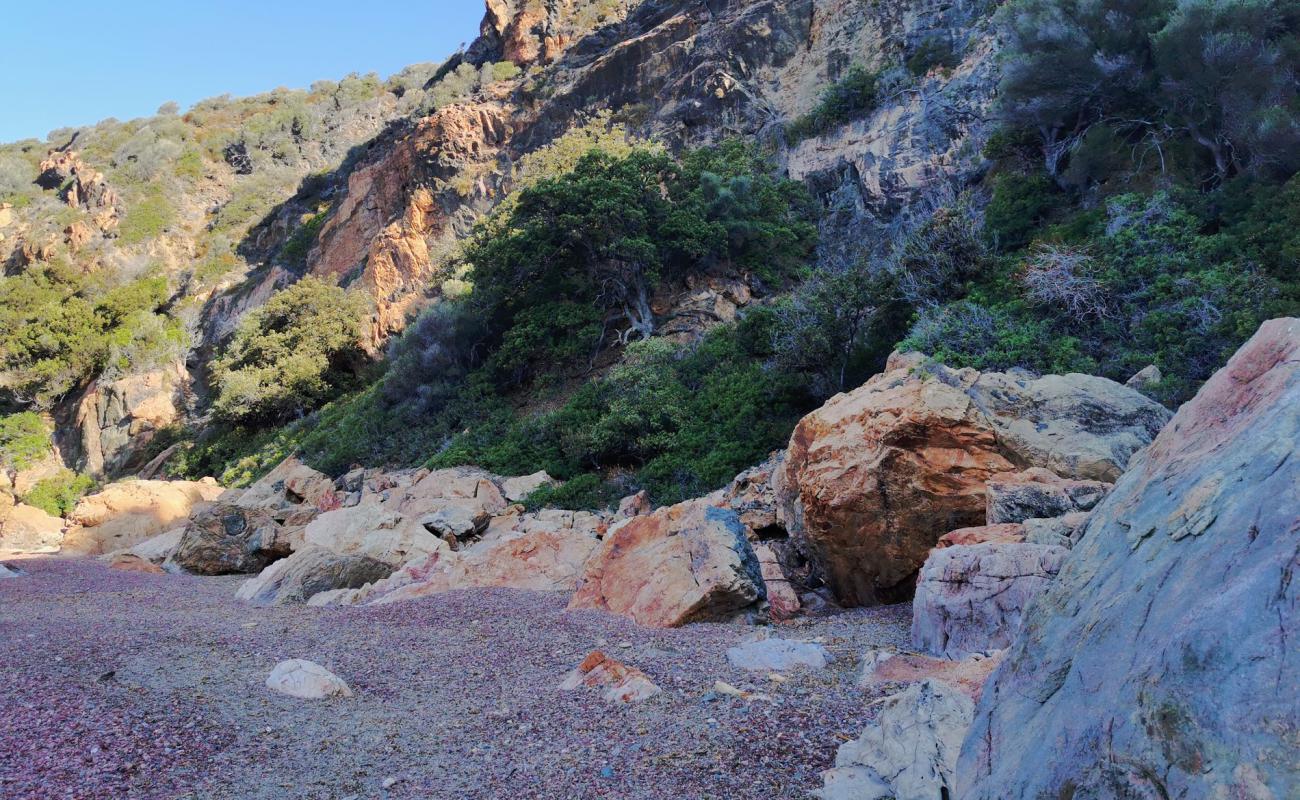 Gradi beach'in fotoğrafı koyu i̇nce çakıl yüzey ile