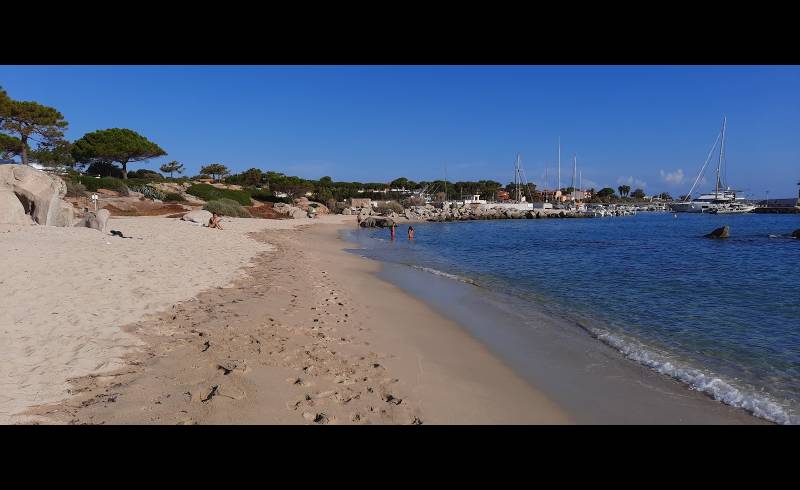 Sant Ambroggio Plajı'in fotoğrafı parlak ince kum yüzey ile