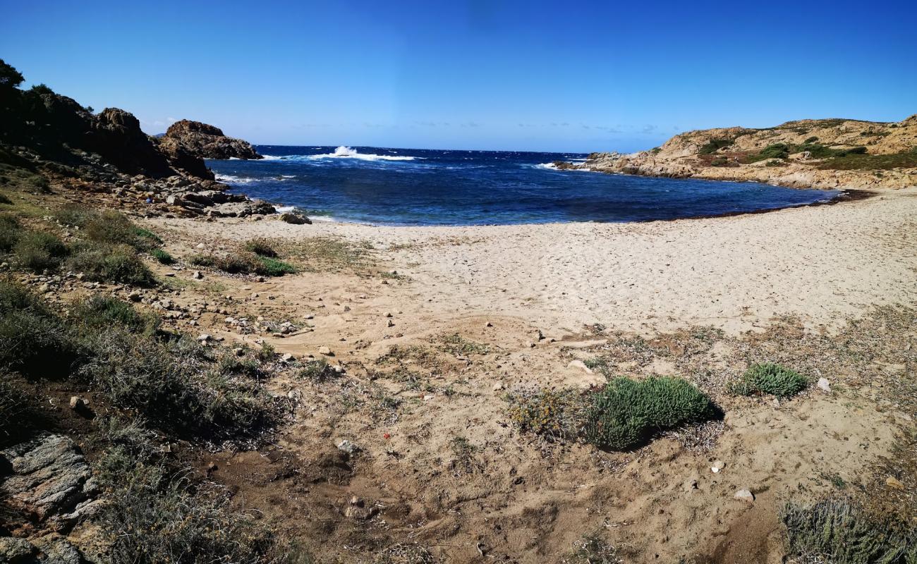Vana beach'in fotoğrafı küçük bej çakıl yüzey ile