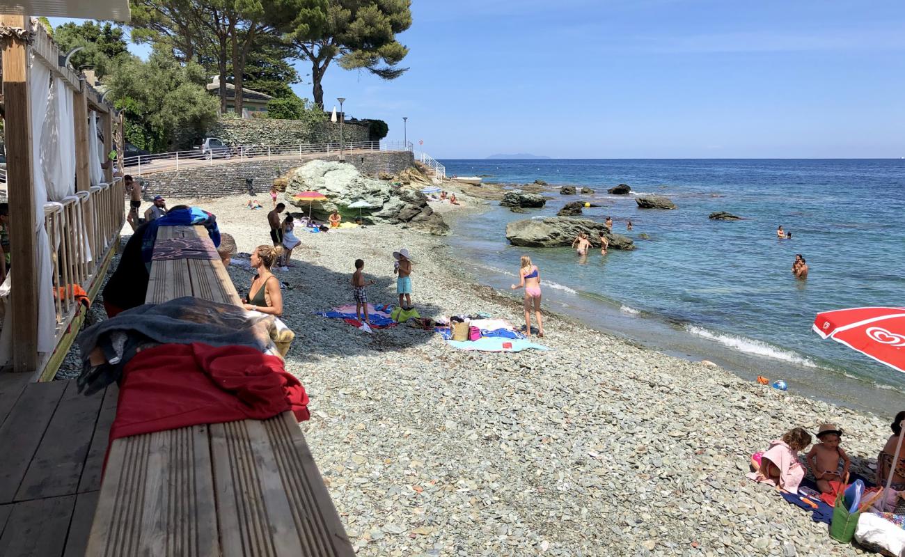Marine De Pietranera'in fotoğrafı gri çakıl taşı yüzey ile