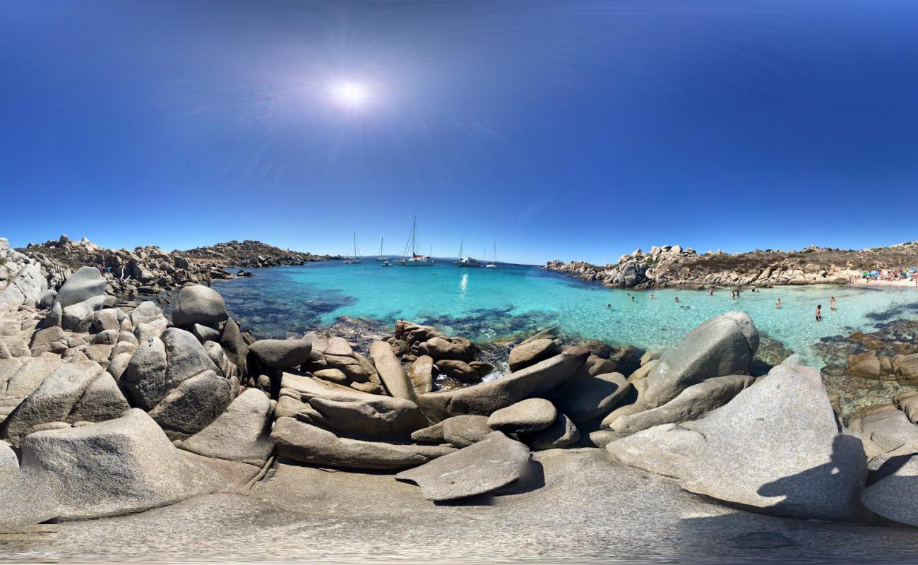 Cala Di Chiorneri beach'in fotoğrafı i̇nce bej kum yüzey ile