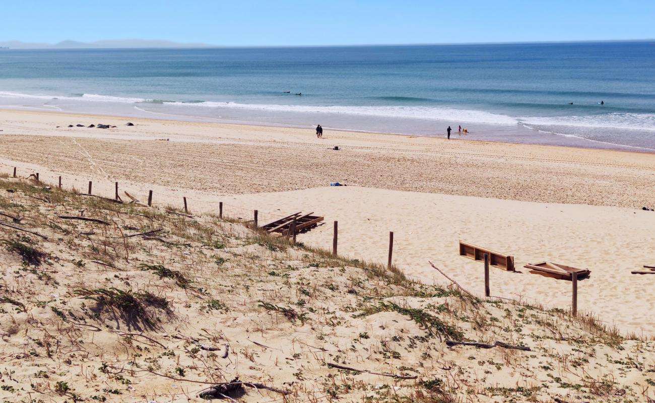 Plage des Bourdaines'in fotoğrafı açık bej kum yüzey ile
