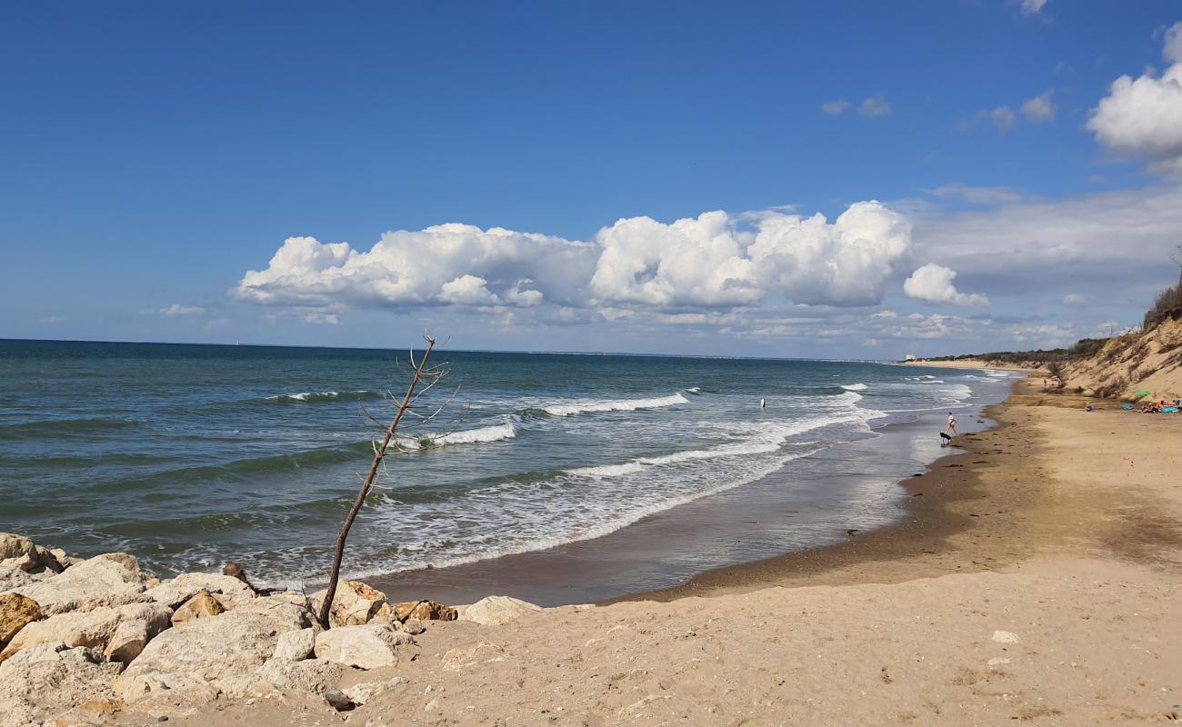 Plage de l'Amelie'in fotoğrafı beyaz kum yüzey ile