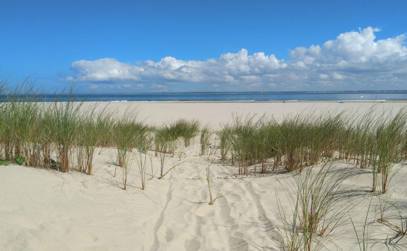 Plage St. Nicolas'in fotoğrafı beyaz kum yüzey ile