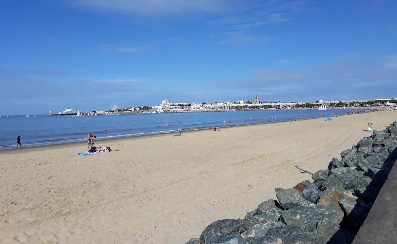Plage de la Grande-Conche'in fotoğrafı açık bej kum yüzey ile