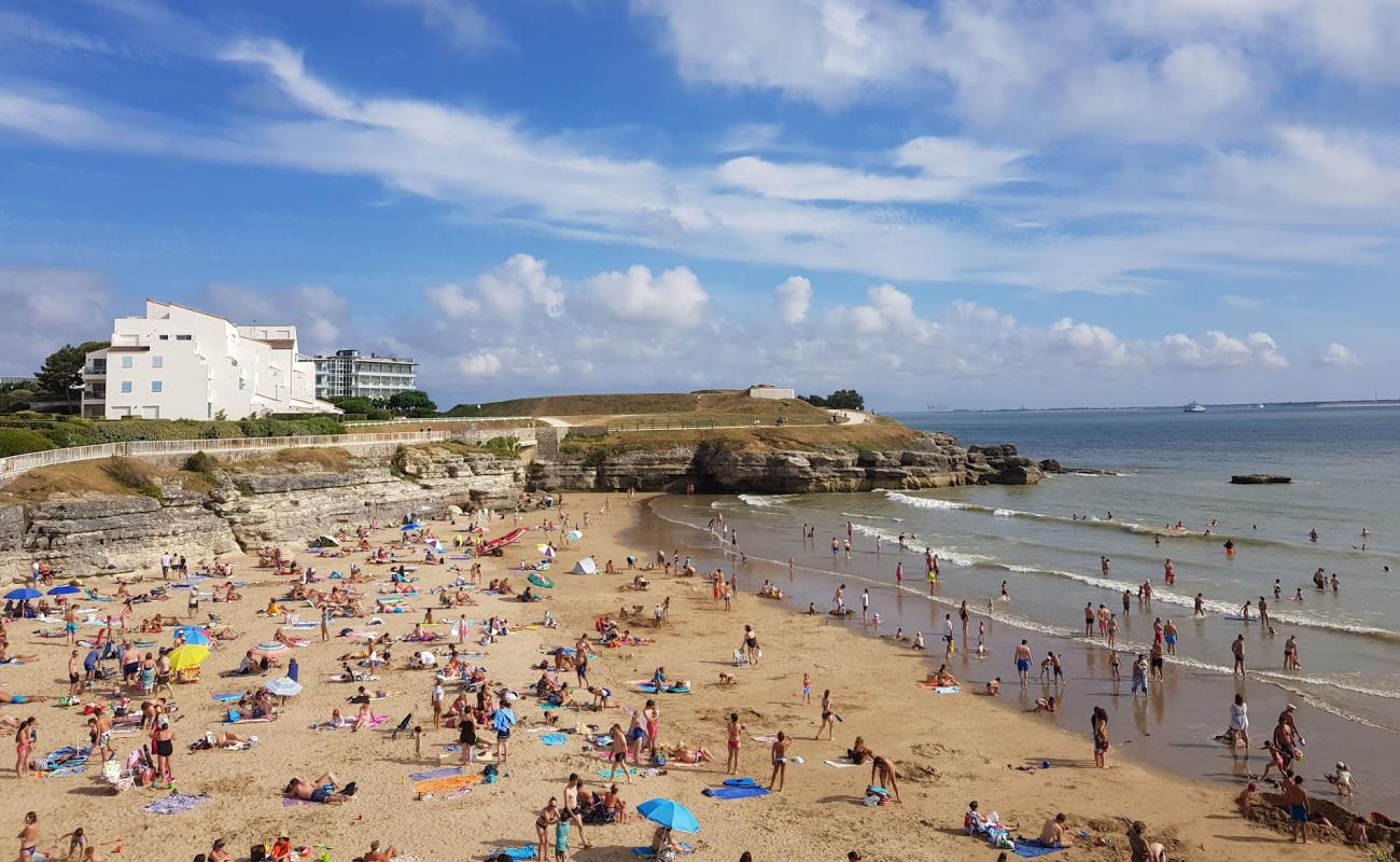 Plage du Chay'in fotoğrafı kahverengi kum yüzey ile