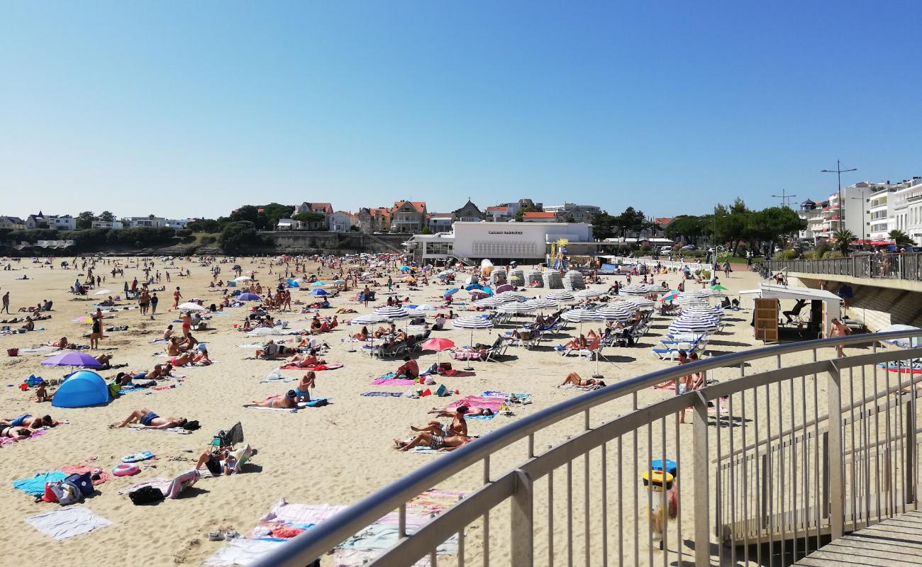 Plage de Pontaillac'in fotoğrafı kahverengi kum yüzey ile