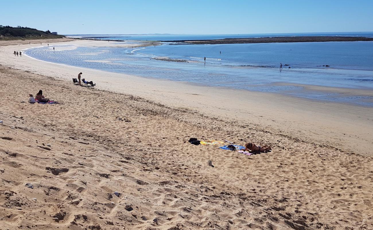 Remigeasse beach'in fotoğrafı açık bej kum yüzey ile