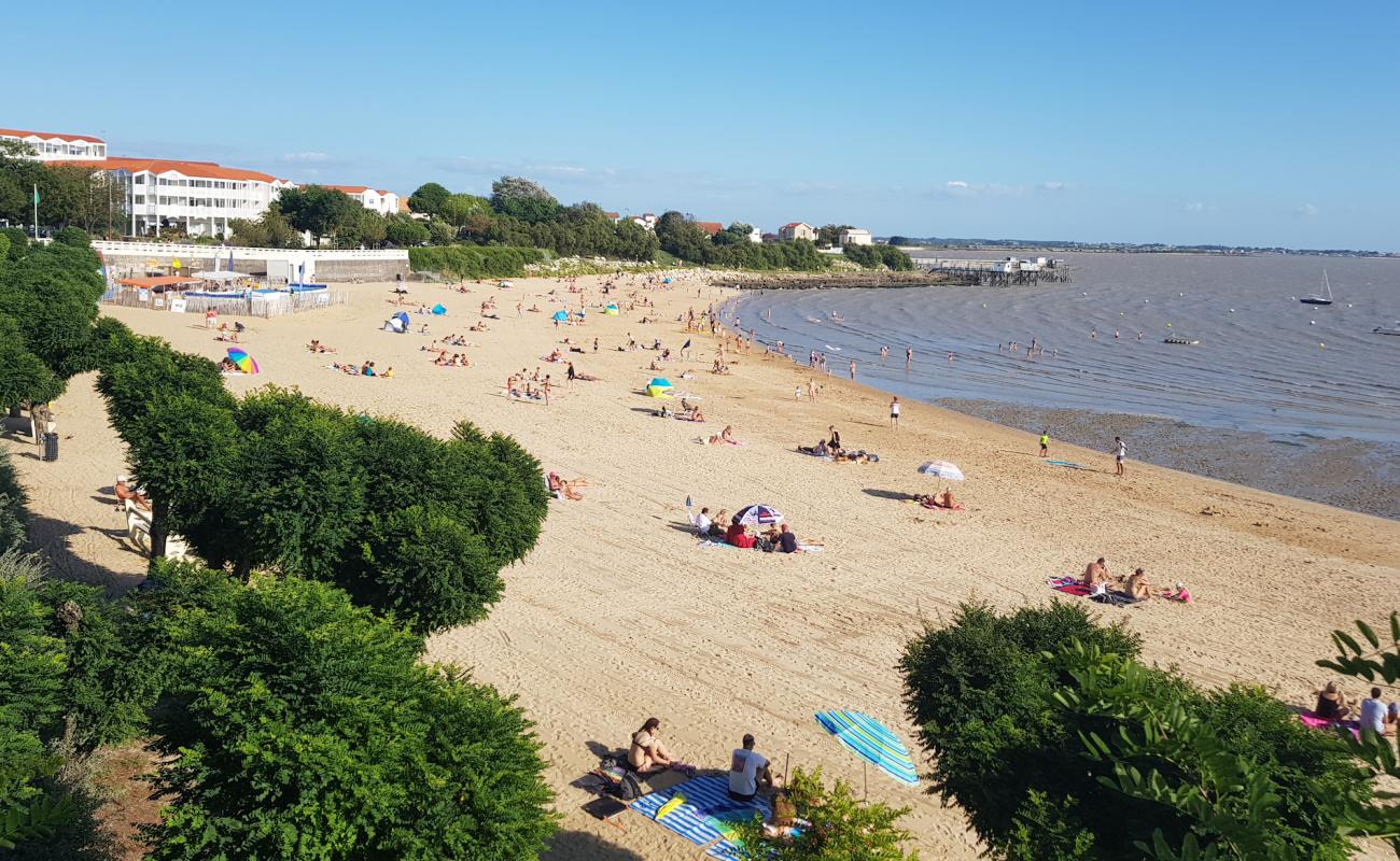 Plage Sud'in fotoğrafı parlak kum yüzey ile