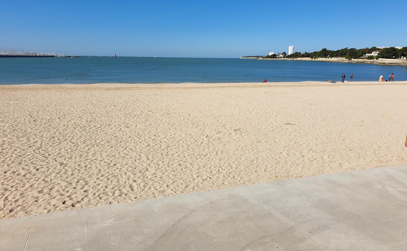La Plage De Concurrence'in fotoğrafı beyaz kum yüzey ile