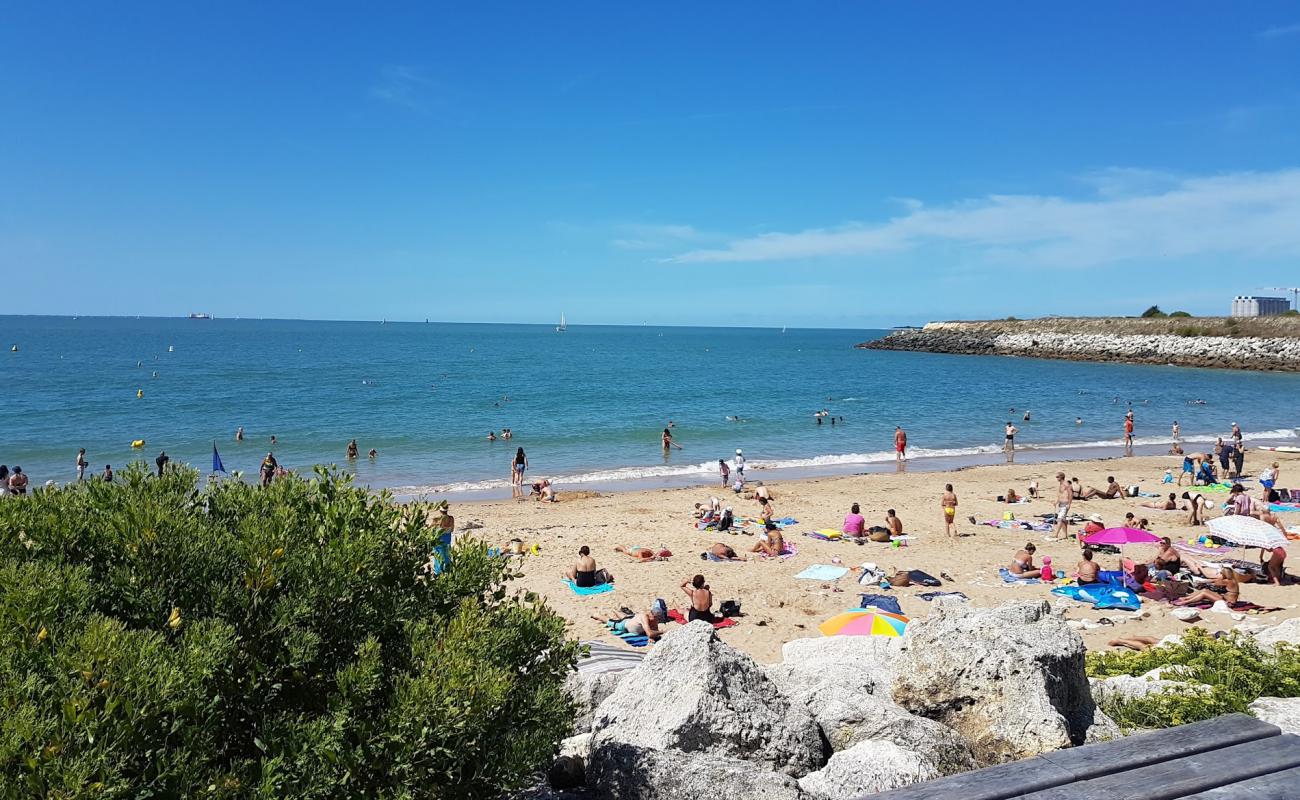 Plage Chef de Baie'in fotoğrafı kahverengi kum yüzey ile