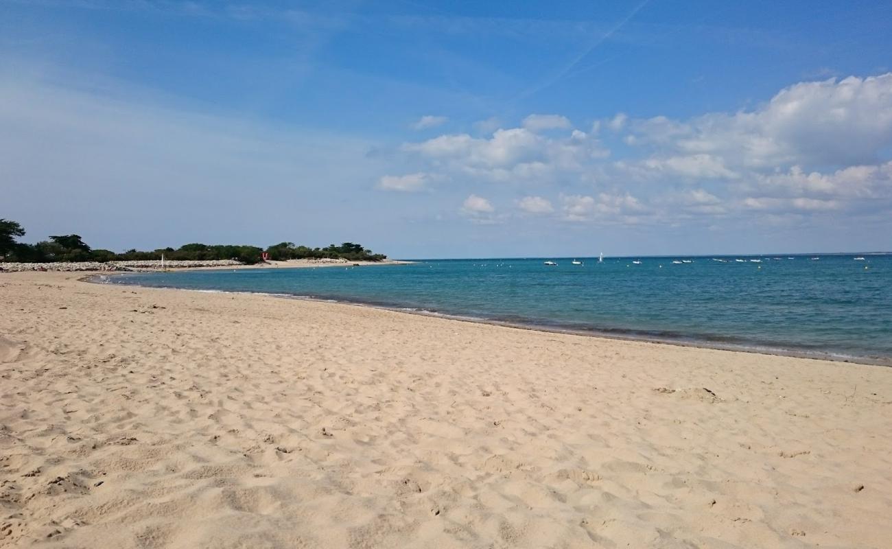 Plage Des Enfants'in fotoğrafı açık bej kum yüzey ile