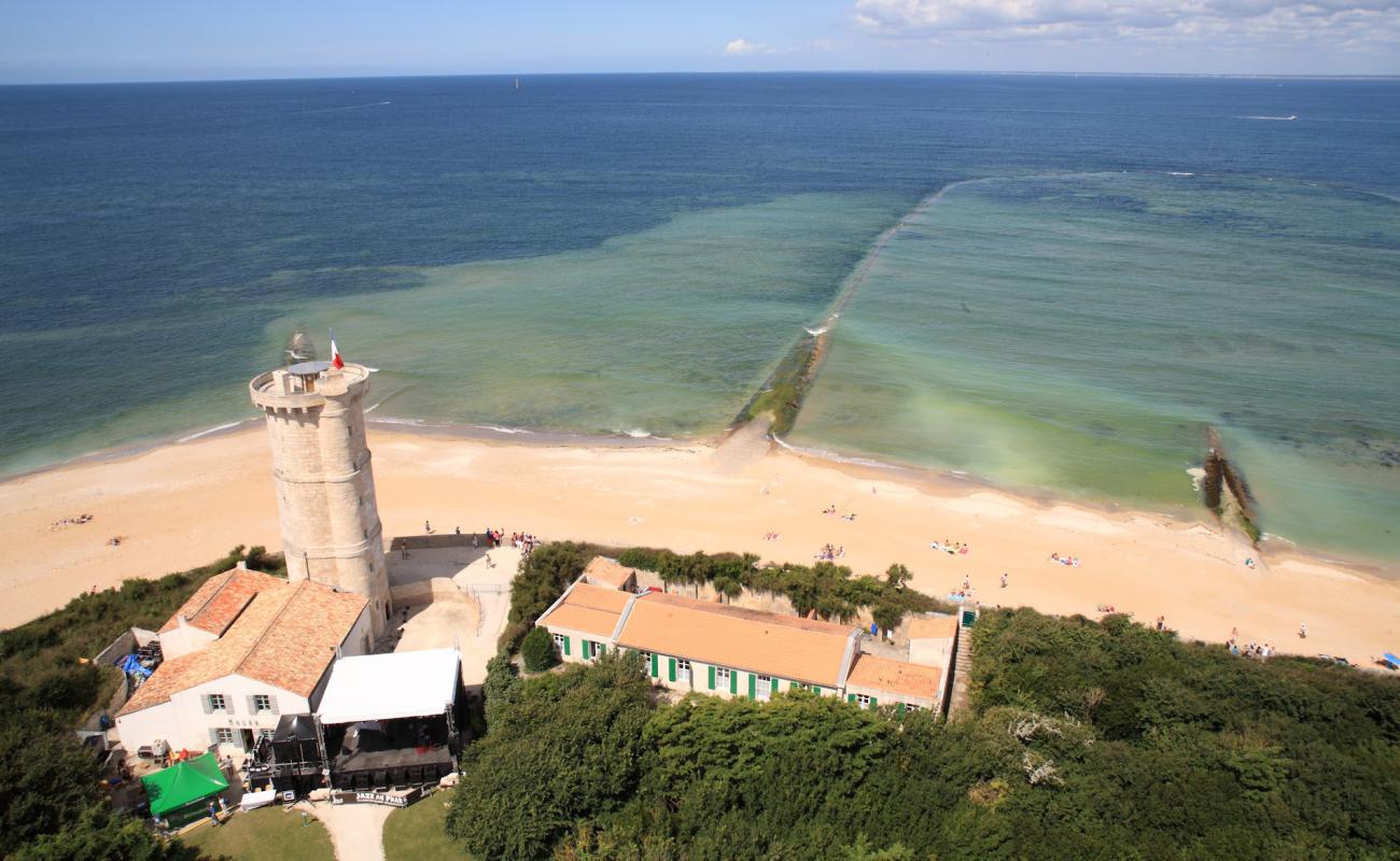 Saint Clement beach'in fotoğrafı çakıl ile kum yüzey ile