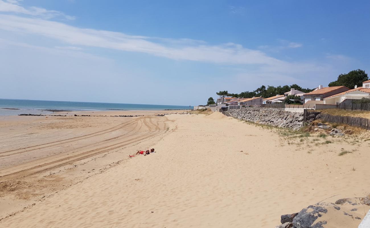 Griere beach'in fotoğrafı açık bej kum yüzey ile