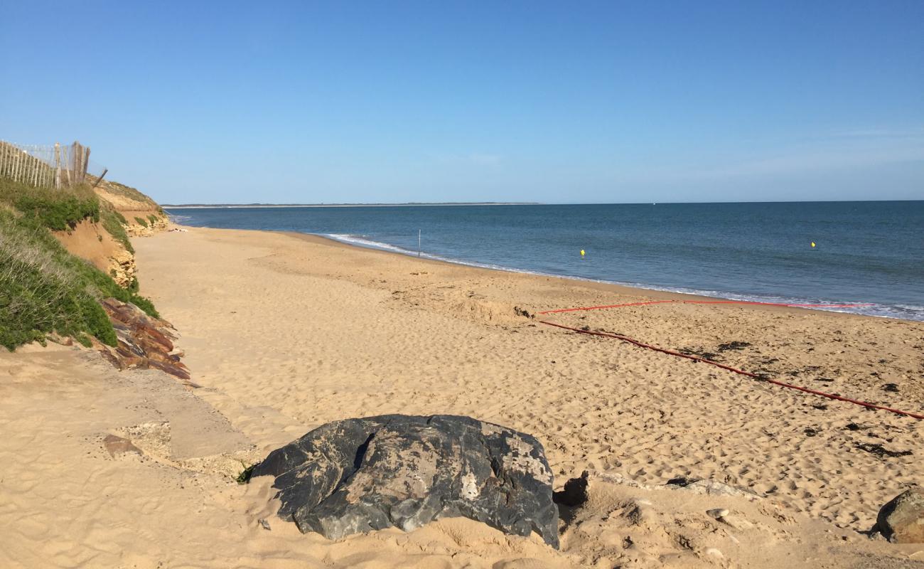 Boisvinet beach'in fotoğrafı bej kum ve kayalar yüzey ile