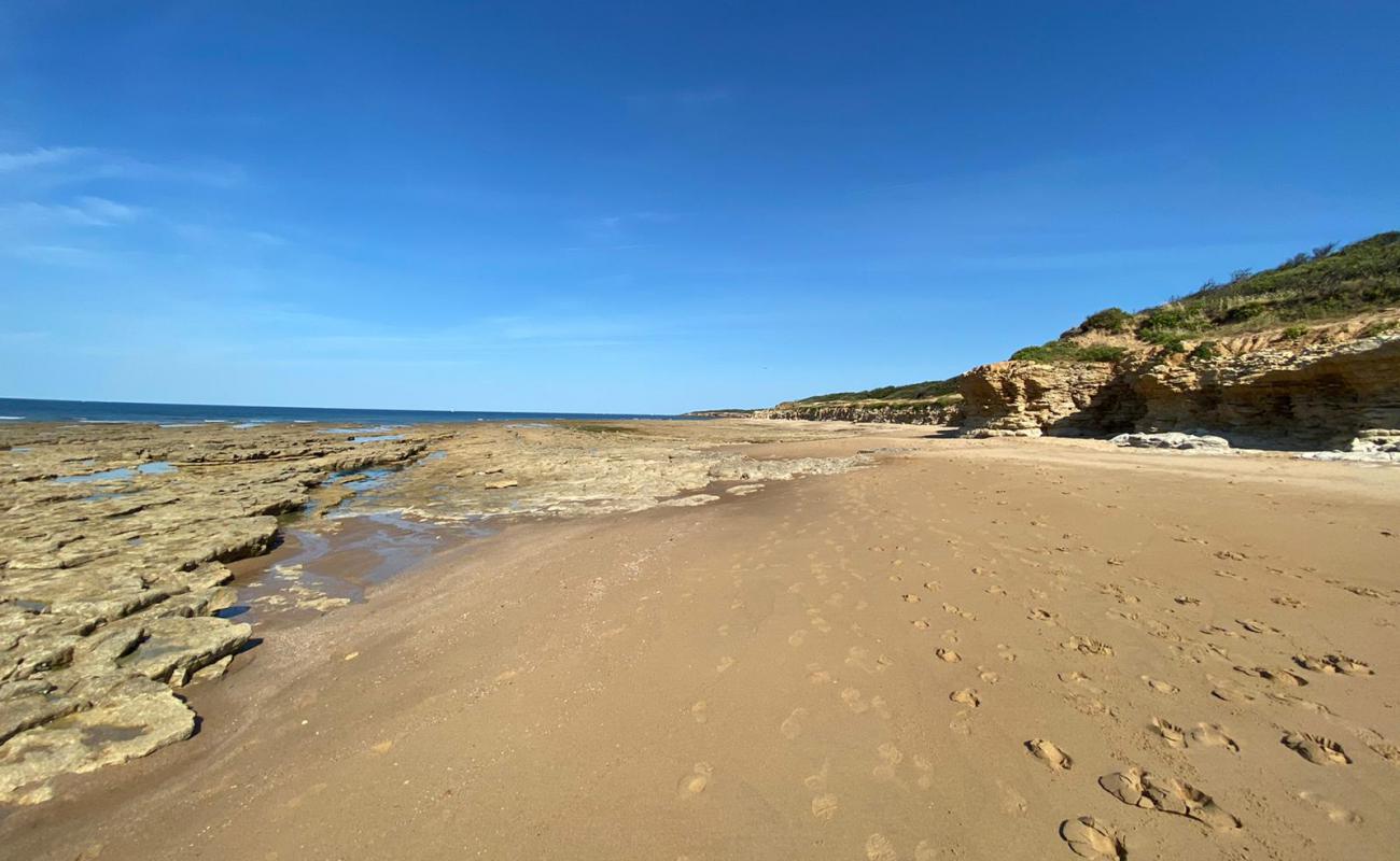 Ragounite beach'in fotoğrafı bej kum ve kayalar yüzey ile