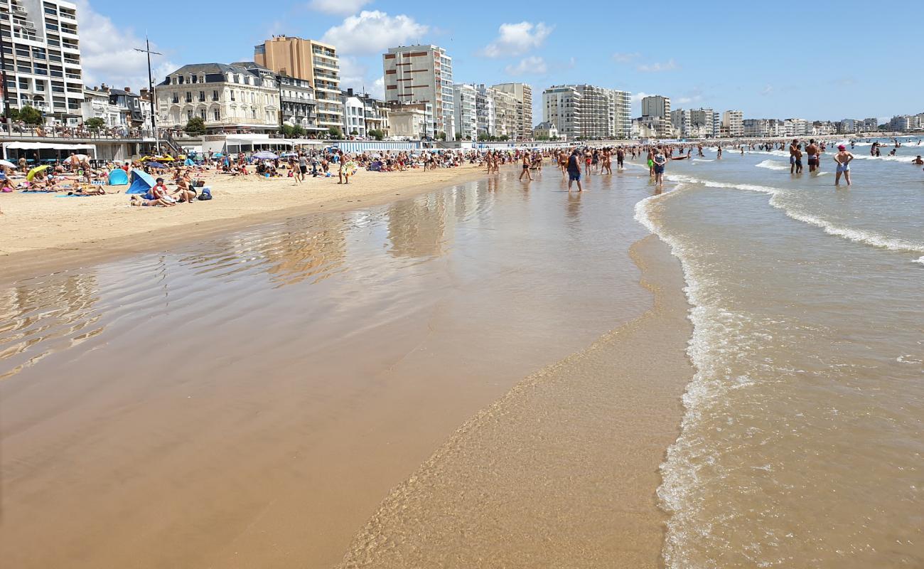 Les Sables d'Olonne'in fotoğrafı i̇nce bej kum yüzey ile