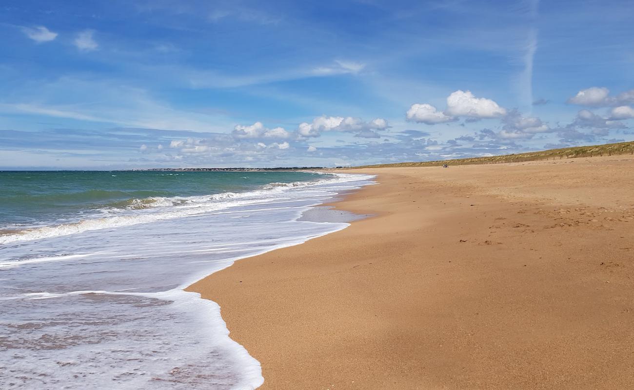 Plage des Granges'in fotoğrafı parlak kum yüzey ile