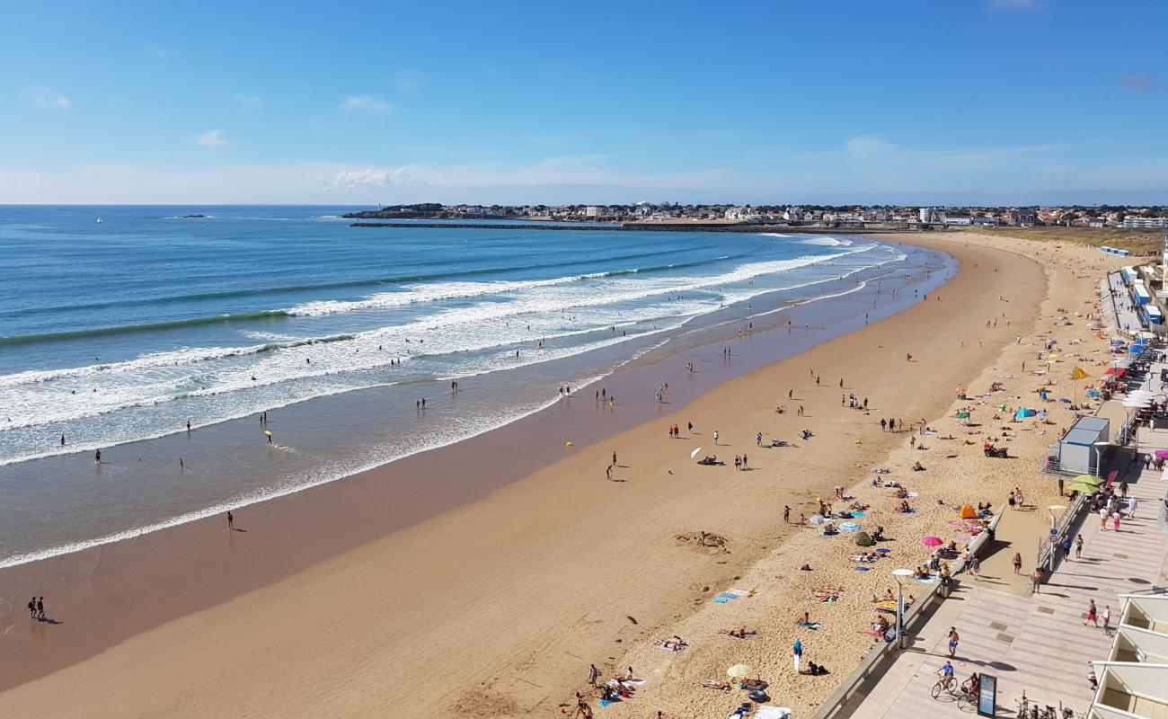 Saint Gilles Croix de Vie'in fotoğrafı açık bej kum yüzey ile