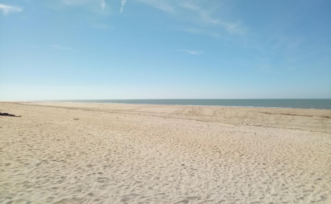 Boucholeurs beach'in fotoğrafı beyaz kum yüzey ile