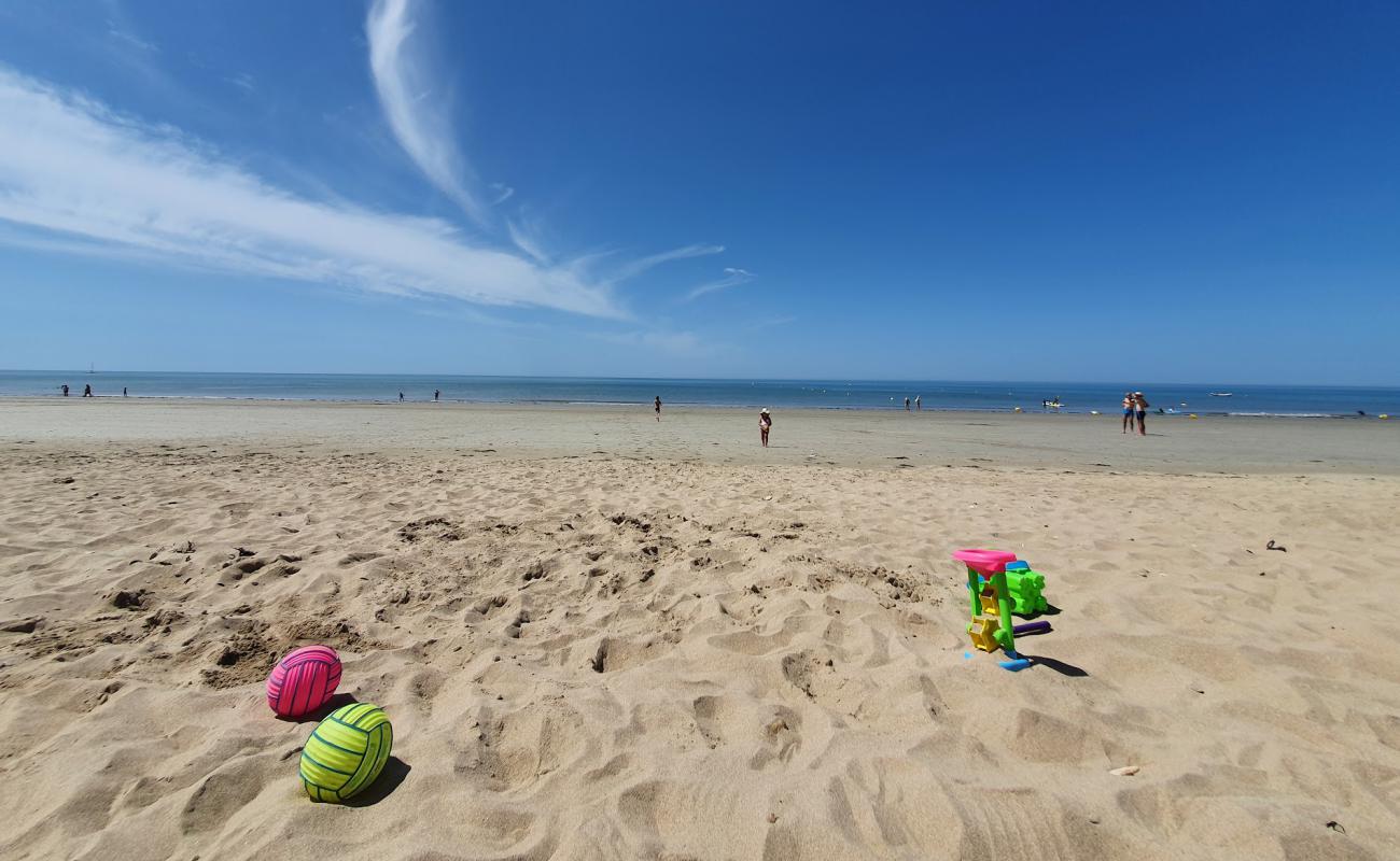 Plage du Midi'in fotoğrafı beyaz kum yüzey ile