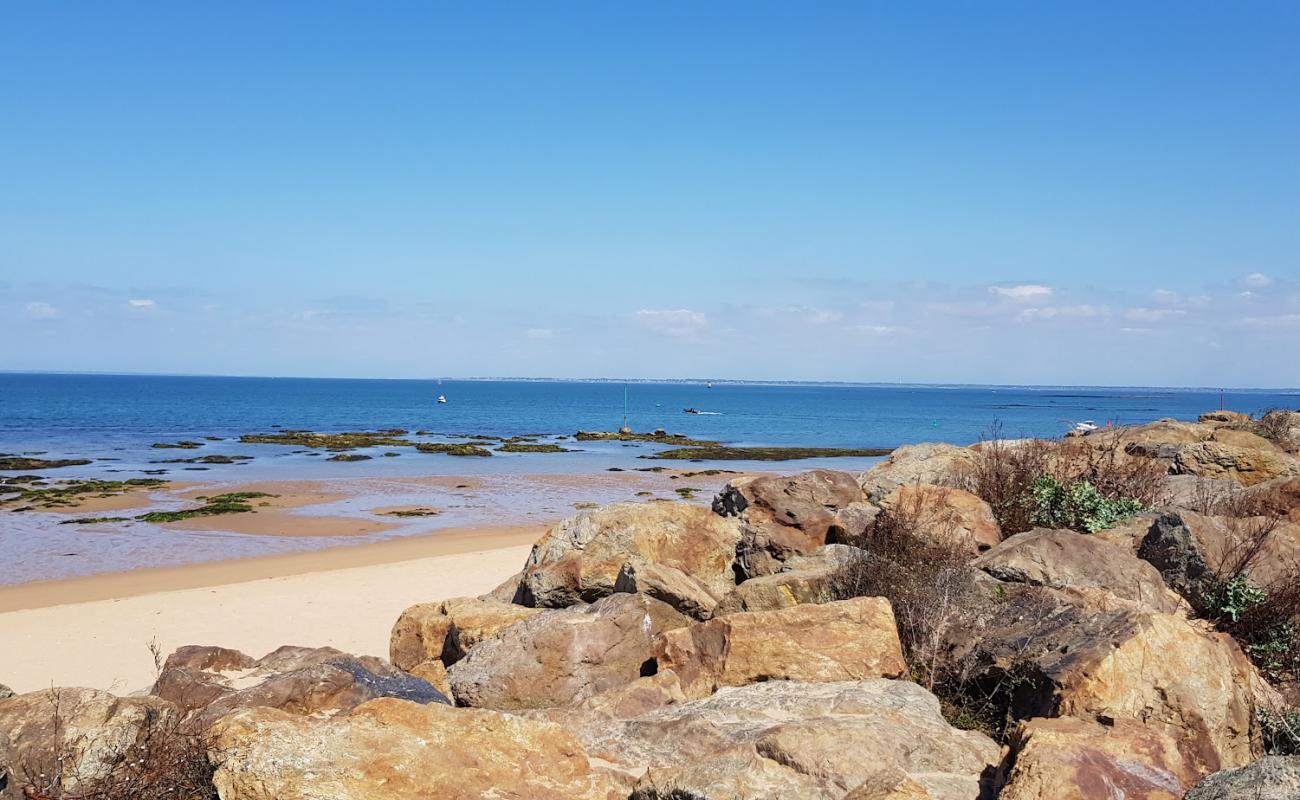 Liniere beach'in fotoğrafı beyaz kum yüzey ile