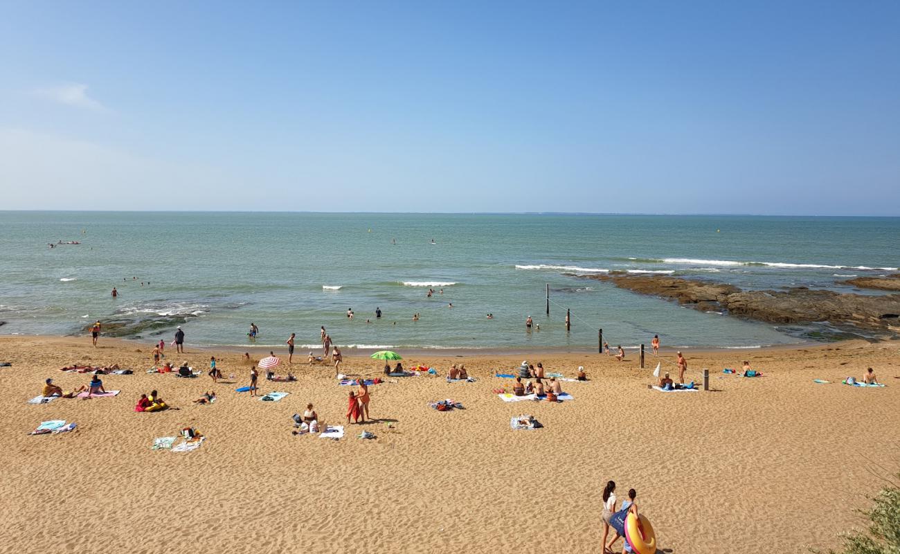 Joseliere beach'in fotoğrafı parlak kum ve kayalar yüzey ile