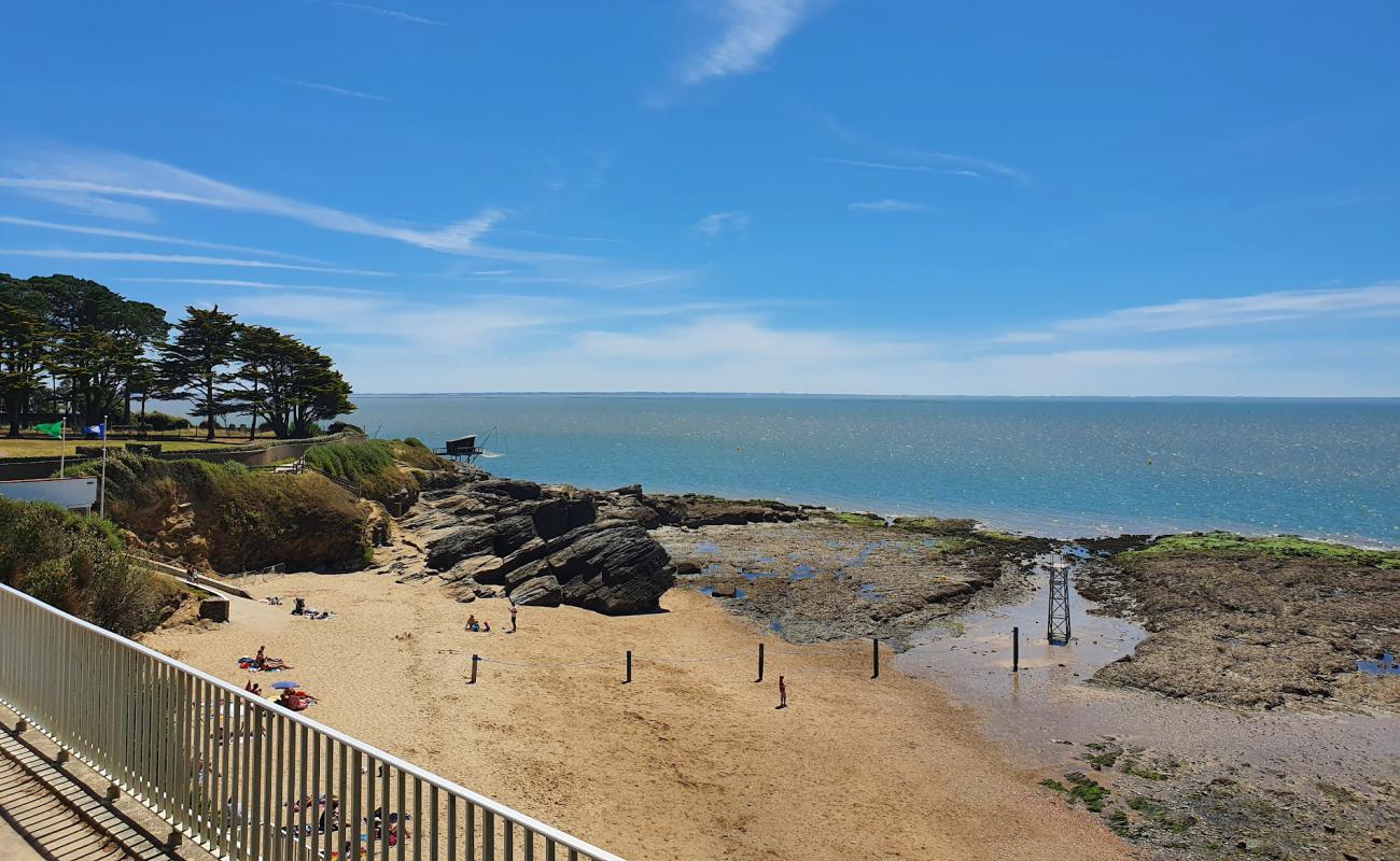 Birochere beach'in fotoğrafı açık bej kum yüzey ile