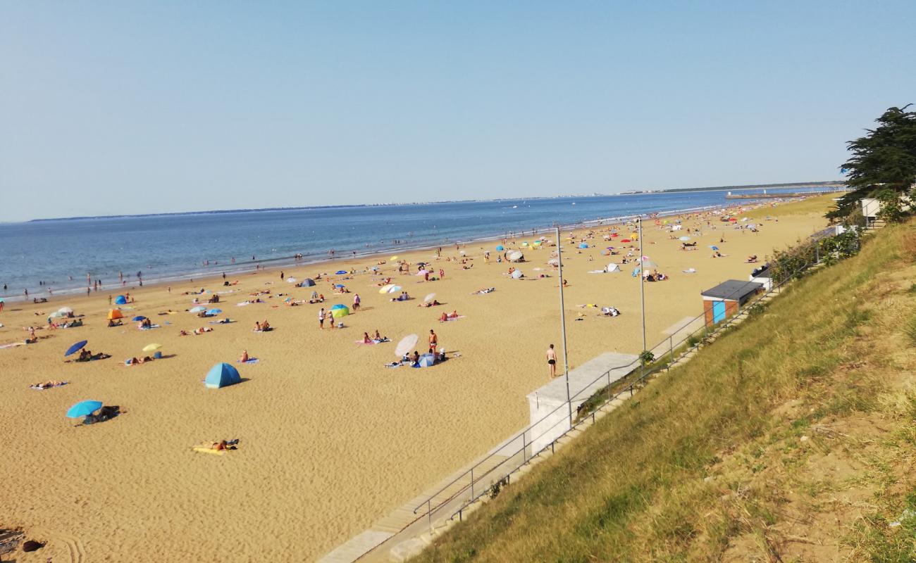 Grande Plage De Tharon'in fotoğrafı parlak kum yüzey ile