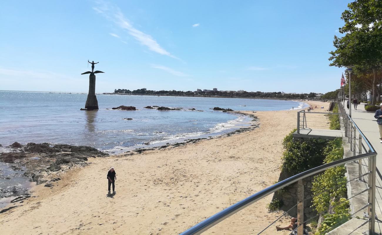 Petit Traict beach'in fotoğrafı parlak kum ve kayalar yüzey ile