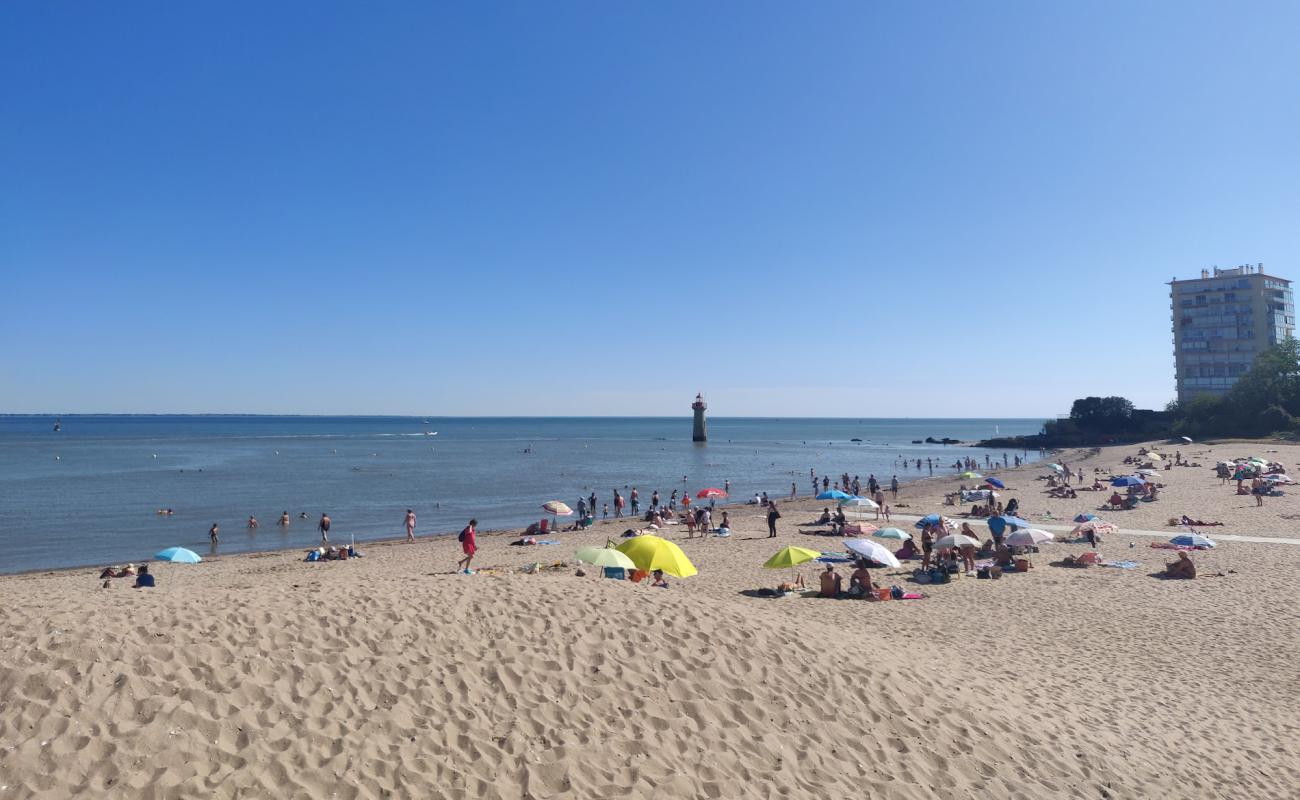 Villes-Martin beach'in fotoğrafı parlak kum ve kayalar yüzey ile