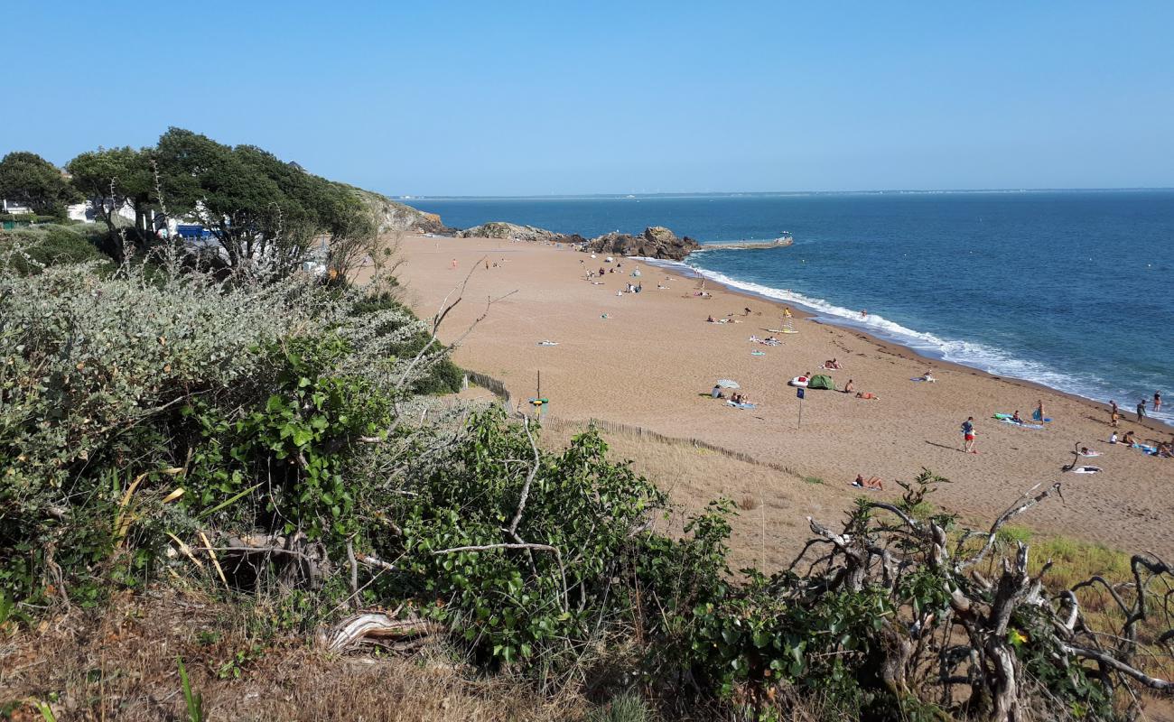 Saint-Marc beach'in fotoğrafı parlak kum ve kayalar yüzey ile