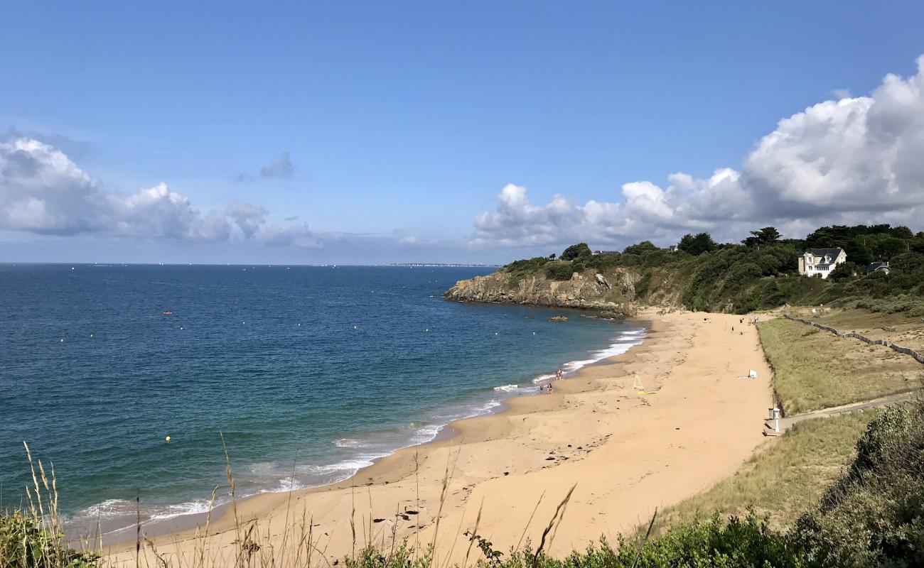 Plage des Jaunais'in fotoğrafı parlak kum yüzey ile