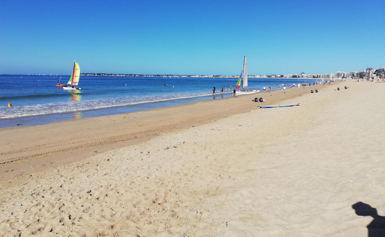 Baule Plajı'in fotoğrafı beyaz kum yüzey ile