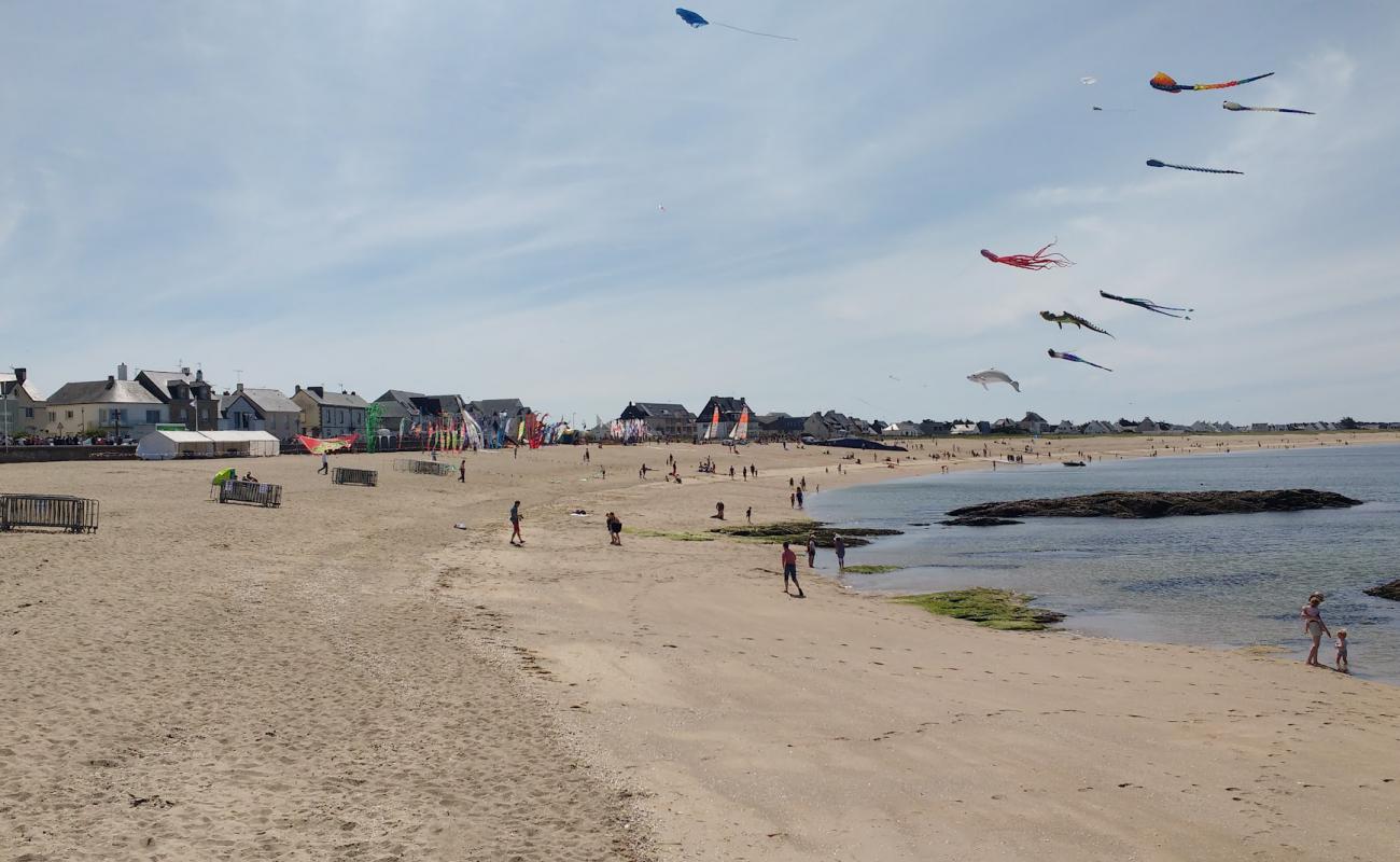 Plage des Bretons'in fotoğrafı parlak kum yüzey ile