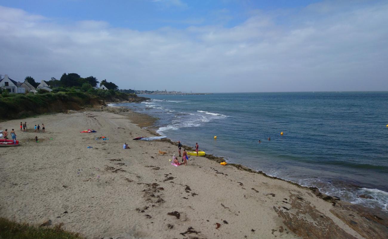 Plage Port-au-Loup'in fotoğrafı açık bej kum yüzey ile