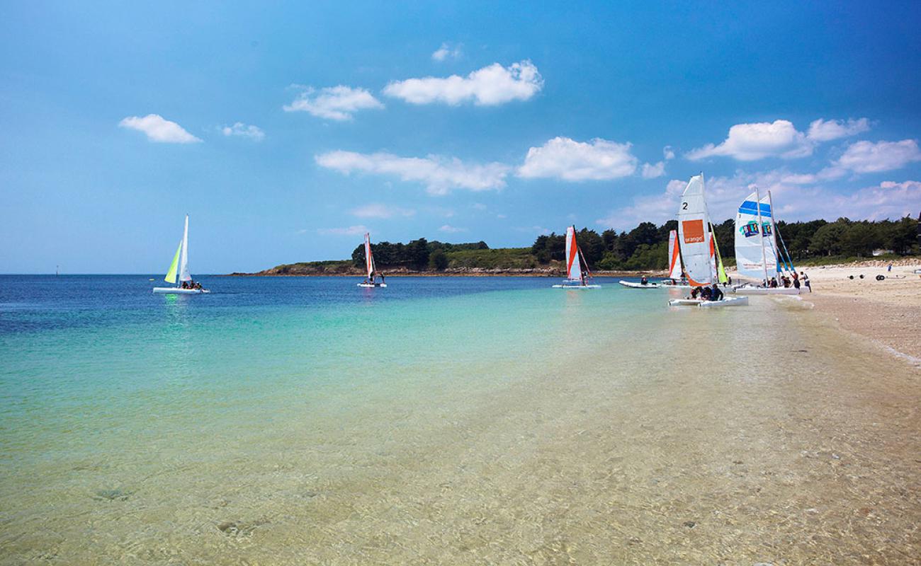 Plage de Saint-Jacques'in fotoğrafı açık bej kum yüzey ile