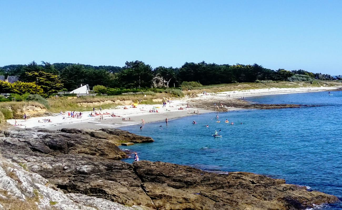 Plage de Kercambre'in fotoğrafı gri kum yüzey ile