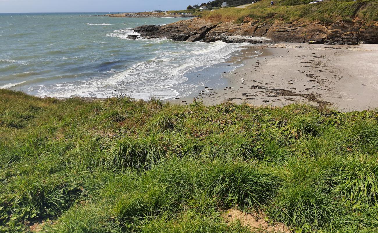 Plage du Poulgor'in fotoğrafı gri kum yüzey ile