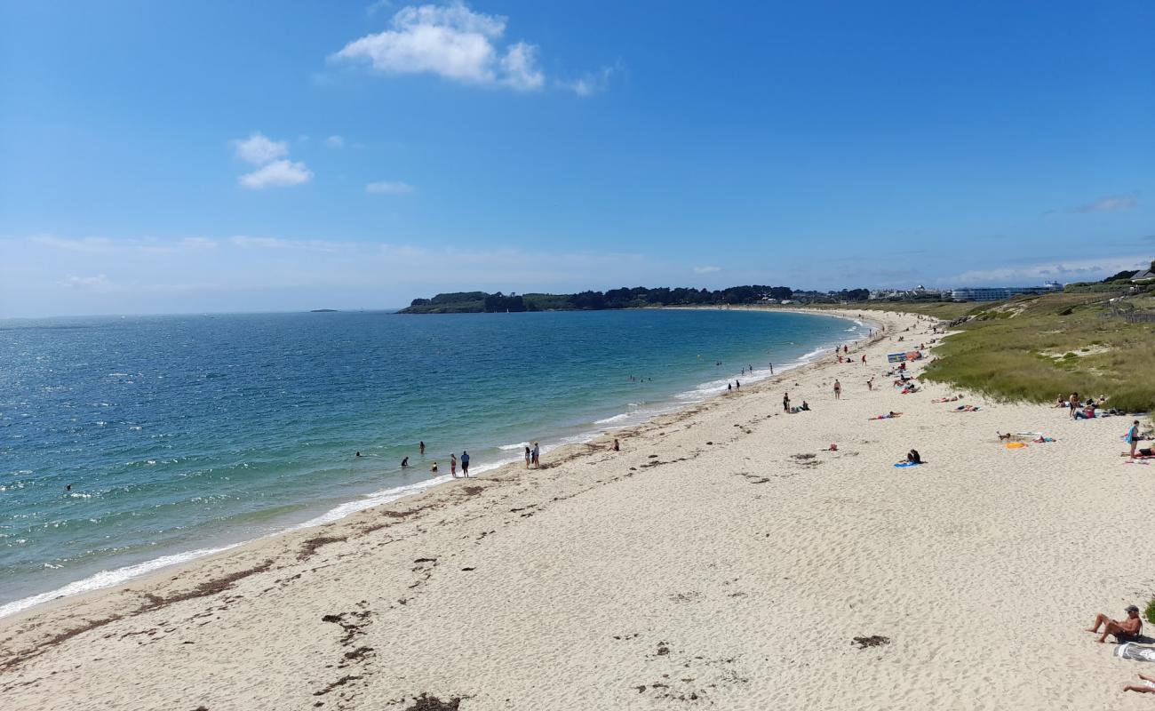 Plage de Kerjouanno'in fotoğrafı çakıl ile kum yüzey ile