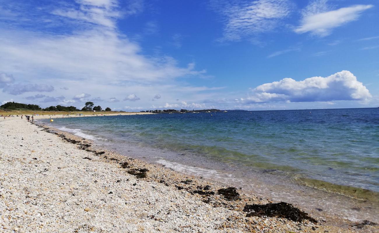 Plage de Locmariaquer'in fotoğrafı açık bej kum yüzey ile